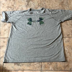 Under Armour Youth XL shirt